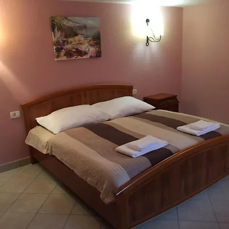 Inn Vila Iris *